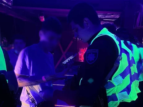 Участников вечеринки в киевском гей-клубе в День траура доставили в ТЦК, - СМИ