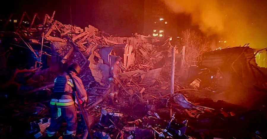 Россияне нанесли ракетный удар по жилому микрорайону в Николаеве, среди людей есть раненые