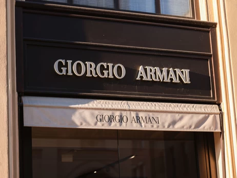 Бренд Armani оштрафували на 3,5 мільйона доларів за неправдиві заяви про 