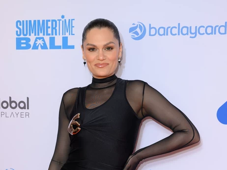Jessie J, яка бореться з раком, знову потрапила до лікарні
