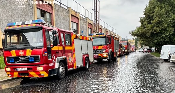 Во Львове горит многоэтажный отель, в здании есть люди и с балконов просят о помощи