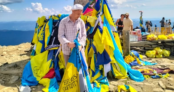 Стелу на Говерле отремонтируют – волонтеры уже сняли все флаги и шевроны