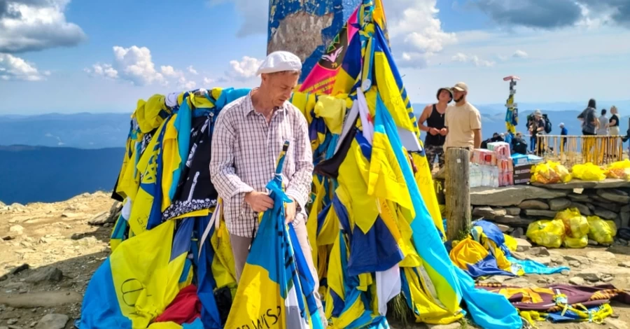 Стелу на Говерлі відремонтують – волонтери вже зняли всі прапори та шеврони