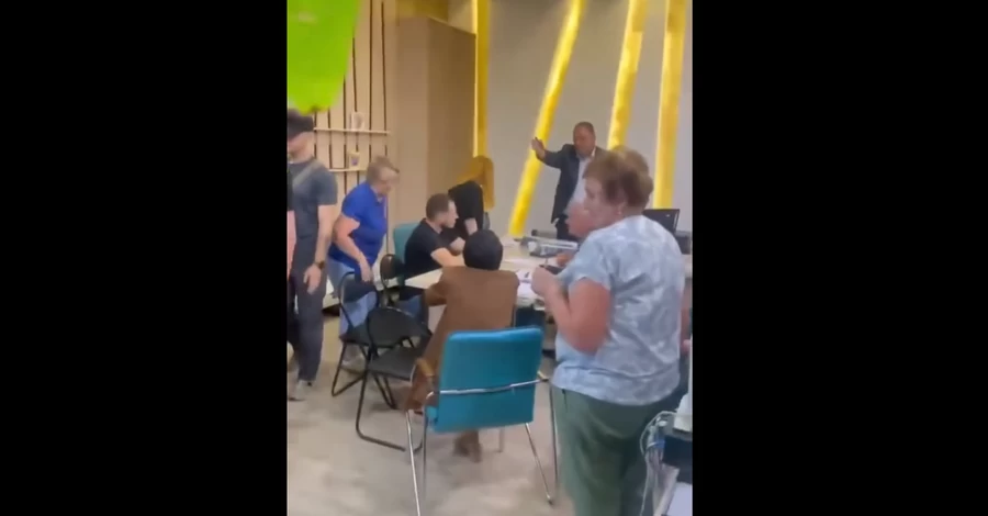 Мер Франківська пояснив, чому кілька разів назвав чоловіка “довб***бом”