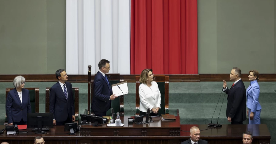 Новый президент Польши Навроцкий принял присягу - в речи упомянул мигрантов и евро