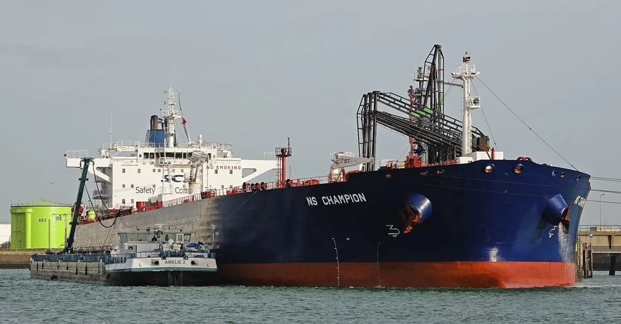 В обход санкций на «старых корытах»: что такое теневой флот России 