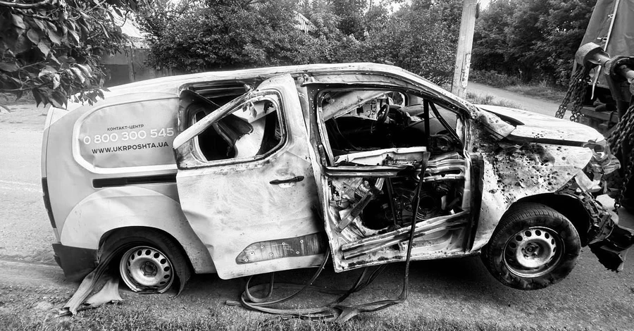 Дроны РФ атаковали автомобиль Укрпочты в Донецкой области - погибла сотрудница, ранен водитель 