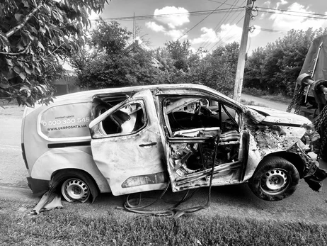 Дроны РФ атаковали автомобиль Укрпочты в Донецкой области - погибла сотрудница, ранен водитель 