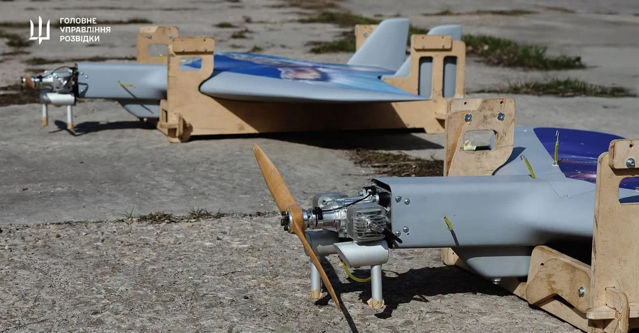 Дроны ГУР уничтожили десантный катер РФ и базу ПВО в Крыму 