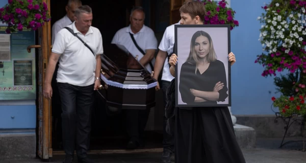 В Киеве простились с журналисткой Викторией Рощиной, замученной в российском плену