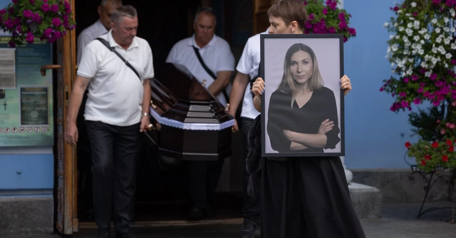 У Києві попрощалися із журналісткою Вікторією Рощиною, яку закатували в російському полоні