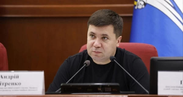 Руководитель фракции «слуг народа» в Киевсовете Витренко спрятался от ветеранов, которые записались к нему на прием