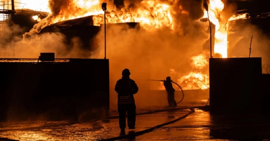 Росія вдарила по азербайджанській нафтобазі SOCAR в Україні: є поранені