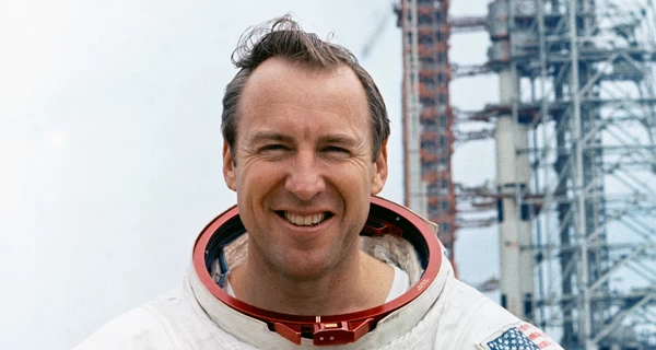 Умер астронавт Джеймс Ловелл, участник первых полетов к Луне и командир миссии 