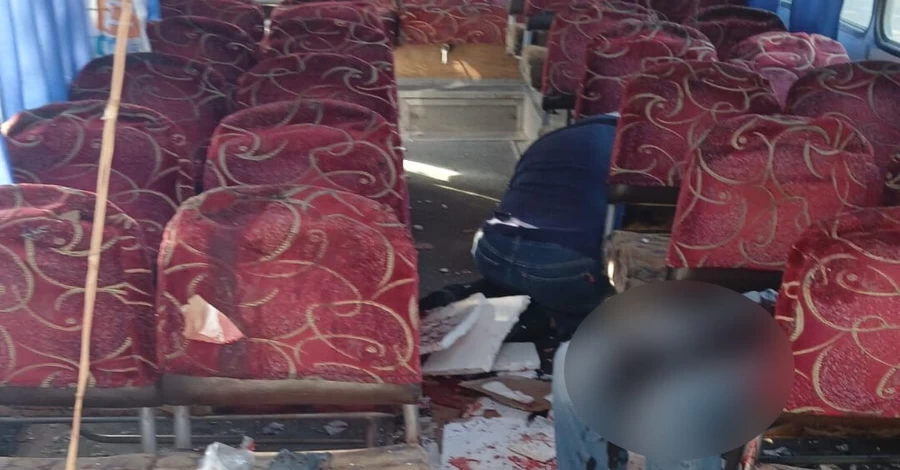 Після обстрілу автобуса під Херсоном росіяни вдарили повторно - поранено поліцейських 