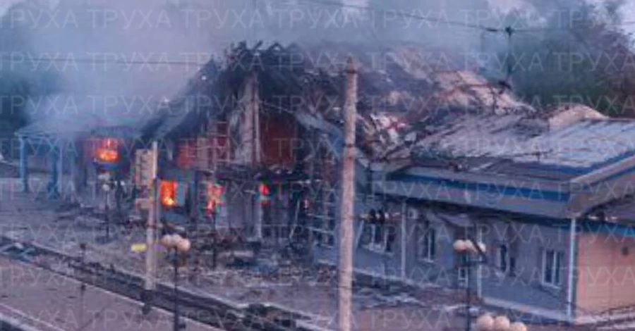 Росіяни накрили безпілотниками Дніпропетровщину, влучили у залізничний вокзал