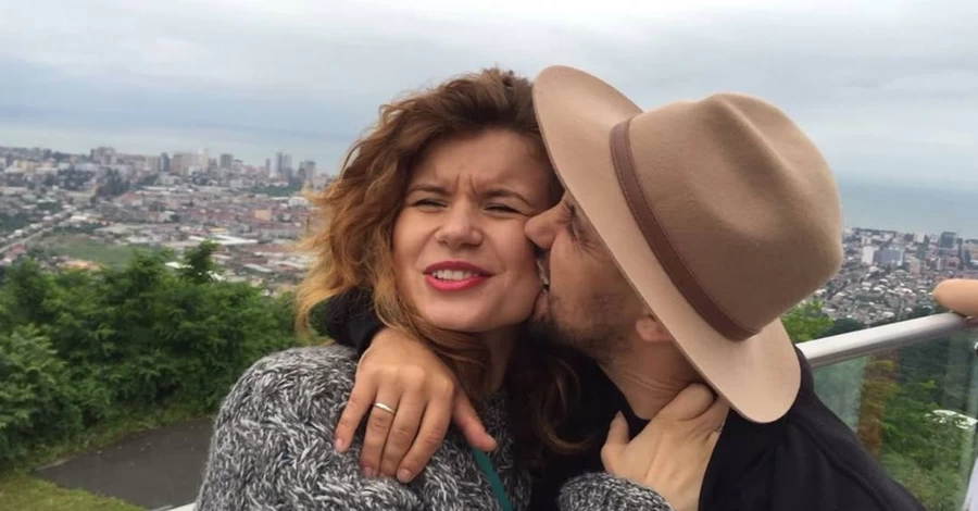 MONATIK трогательно обратился к жене и показал редкие кадры из семейного архива