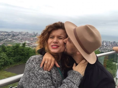 MONATIK трогательно обратился к жене и показал редкие кадры из семейного архива