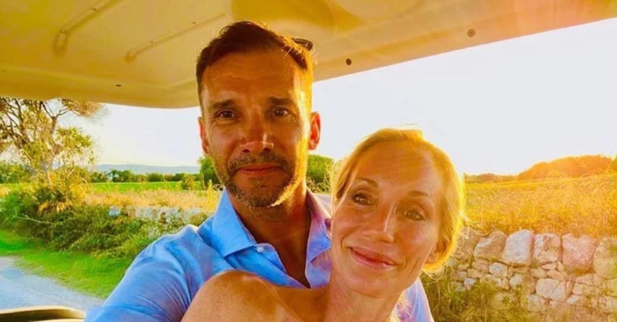 Андрей Шевченко поздравил жену с днем рождения, показав фото из семейного архива