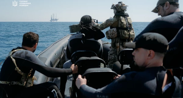 Буданов в гидрокостюме побывал на Змеином и на 