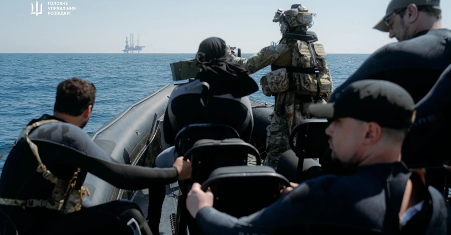 Буданов в гидрокостюме побывал на Змеином и на 