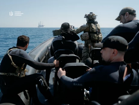 Буданов в гидрокостюме побывал на Змеином и на 