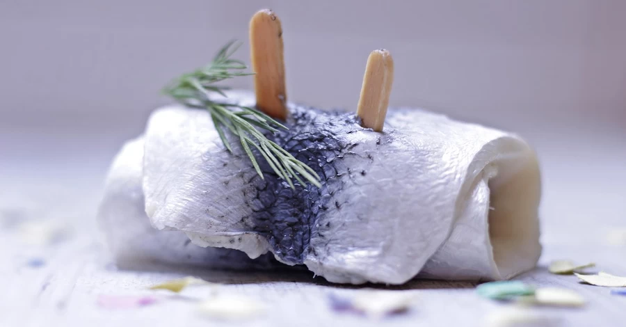 Один из самых распространенных видов рыбы в мире: в чем польза селедки и сколько ее можно есть