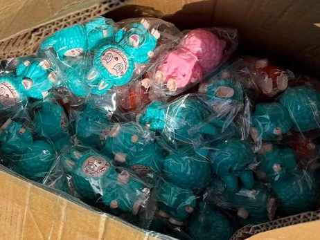 Закарпатские таможенники остановили фуру с почти 8 тысячами игрушек 