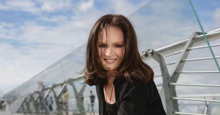 Софія Ротару відвідала рідне село і показалася в обіймах сестри