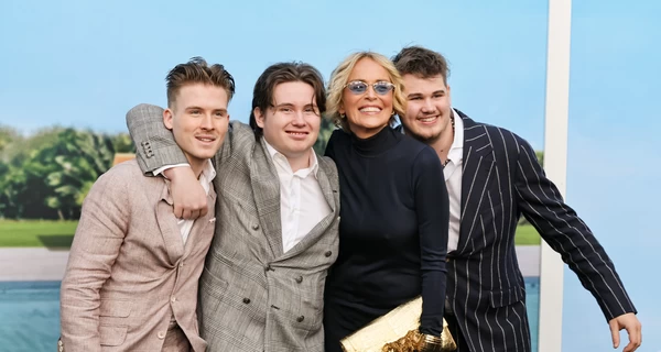 Шерон Стоун вперше з'явилася на килимовій доріжці із трьома синами