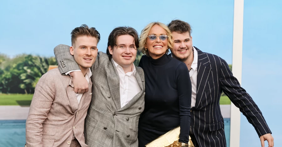 Шэрон Стоун впервые появилась на ковровой дорожке с тремя сыновьями