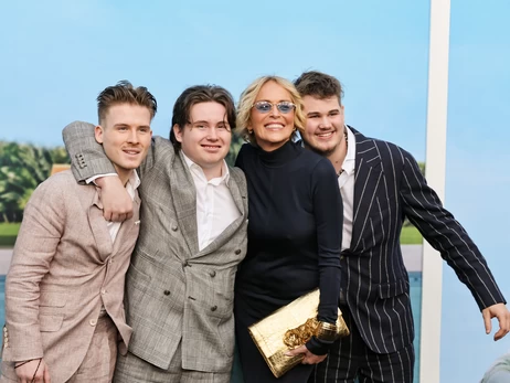 Шэрон Стоун впервые появилась на ковровой дорожке с тремя сыновьями