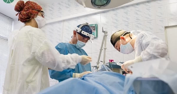 У Львові лікарі видалили пухлину 102-річному пацієнтові