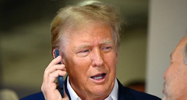 Трамп позвонил Зеленскому перед саммитом с Путиным