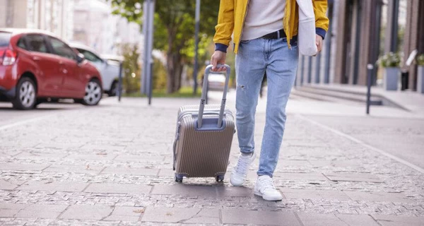 За границу до 22 лет: какие прогнозы по президентской инициативе дают эксперты