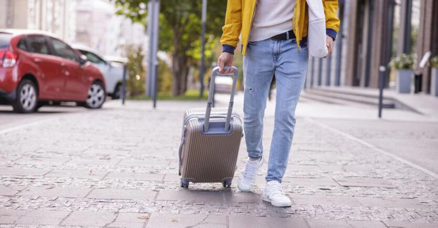 За границу до 22 лет: какие прогнозы по президентской инициативе дают эксперты