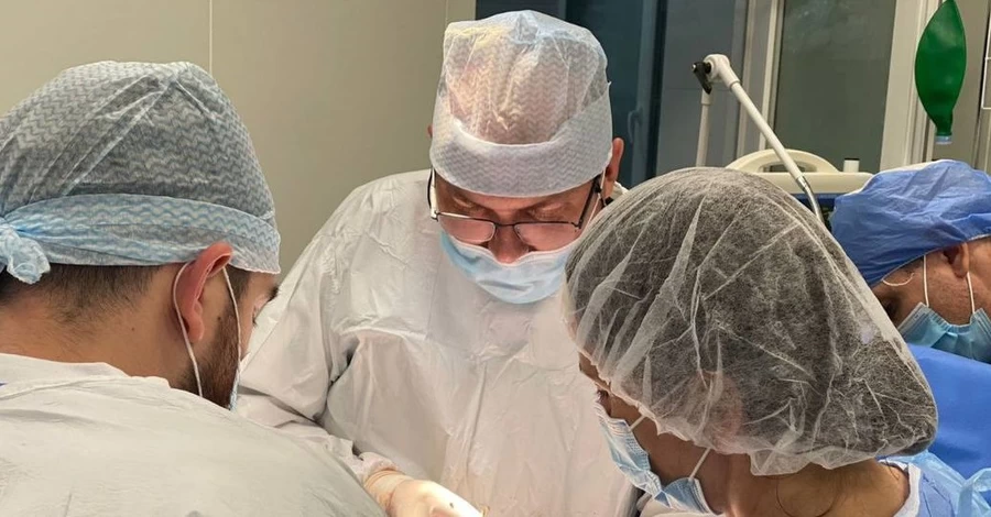 Запорізькі хірурги провели першу в світі лапароскопічну операцію в бойових умовах