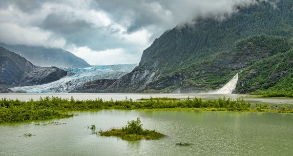 Знамения апокалипсиса? Накануне встречи Трампа и Путина Аляску трясет и заливает