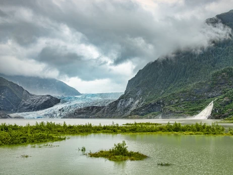 Знамения апокалипсиса? Накануне встречи Трампа и Путина Аляску трясет и заливает