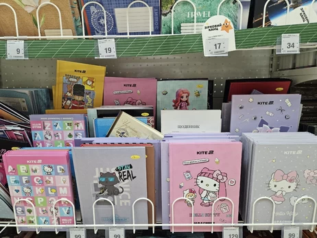 Тетради с Наруто и единорогами и пеналы с Minecraft: тренды-2025 в школьных принадлежностях 