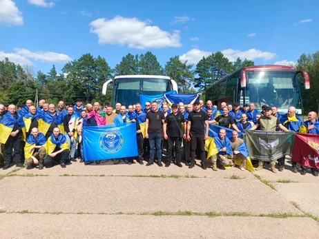 До України повернули 84 полонених, зокрема цивільних, яких Росія утримувала з 2014 року