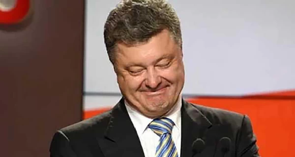 Порошенко раскритиковали за сверхдорогой пиджак на фотосессии с военными