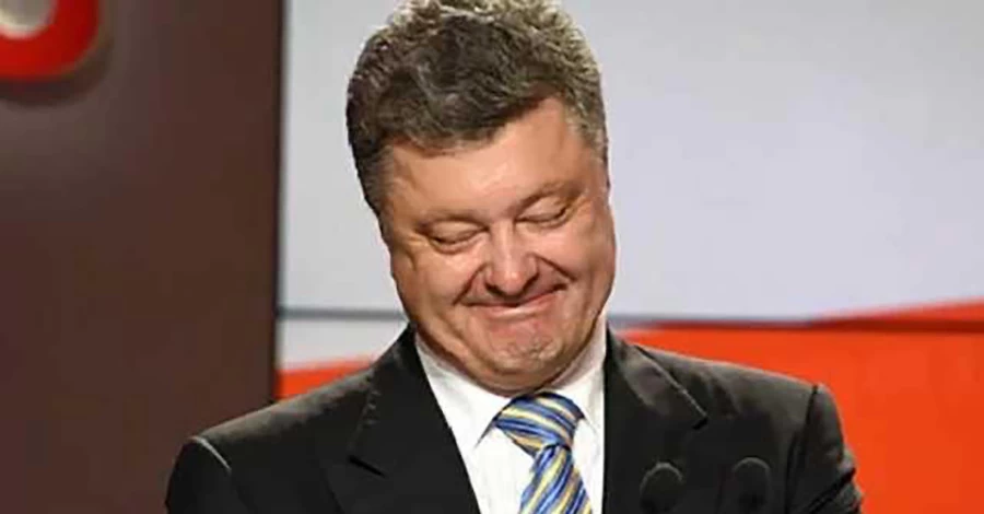 Порошенко раскритиковали за сверхдорогой пиджак на фотосессии с военными