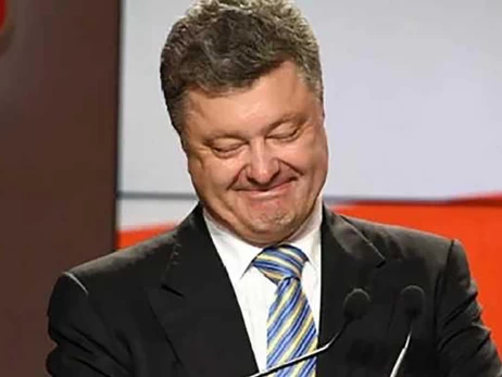 Порошенко раскритиковали за сверхдорогой пиджак на фотосессии с военными