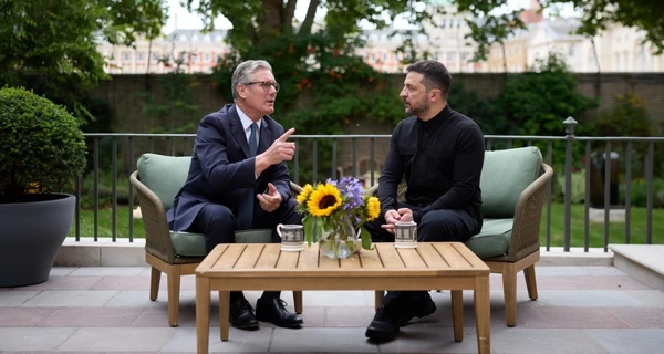 В Лондоне Зеленский обменялся со Стармером ожиданиями от саммита на Аляске