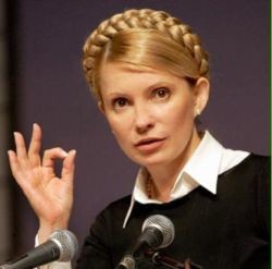 Тимошенко опровергает слухи о своей отставке в телеобращении  