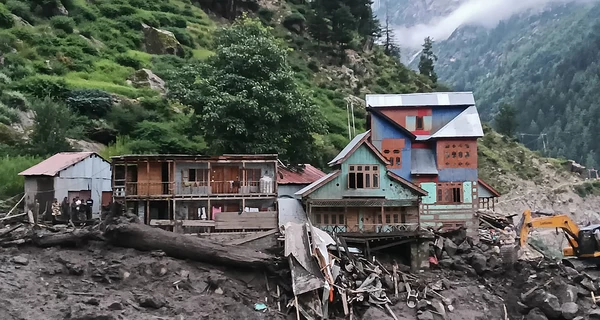 В Кашмире жертвами внезапного наводнения стали 56 человек