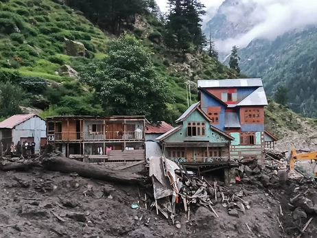 У Кашмірі жертвами раптової повені стали 56 людей