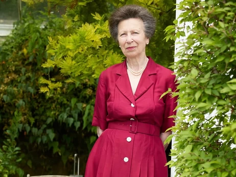 Букінгемський палац представив нові портрети принцеси Анни на честь її 75-річчя 