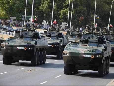 Польща проводить грандіозний військовий парад-нагадування Кремлю